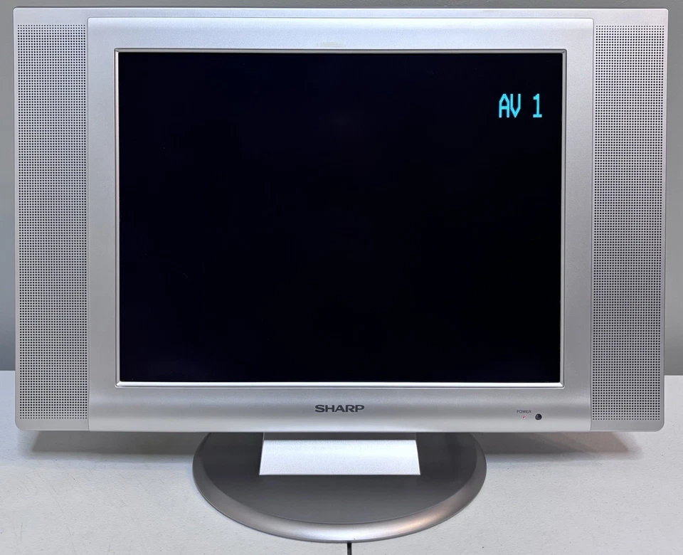Vintage Sharp LC-20AV1U 20” 4:3 LCD TV - 640 x 480 - Retro Gaming - No Remote - Image 3 of 4