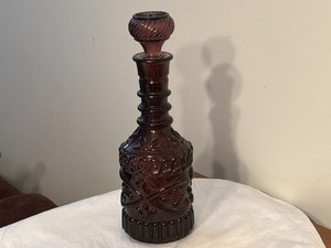 Purple Bourbon Decanter 1967 KY-DR8-230 with Lid