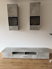 Wohnwand mit 2 Hängevitrinen und TV-Board