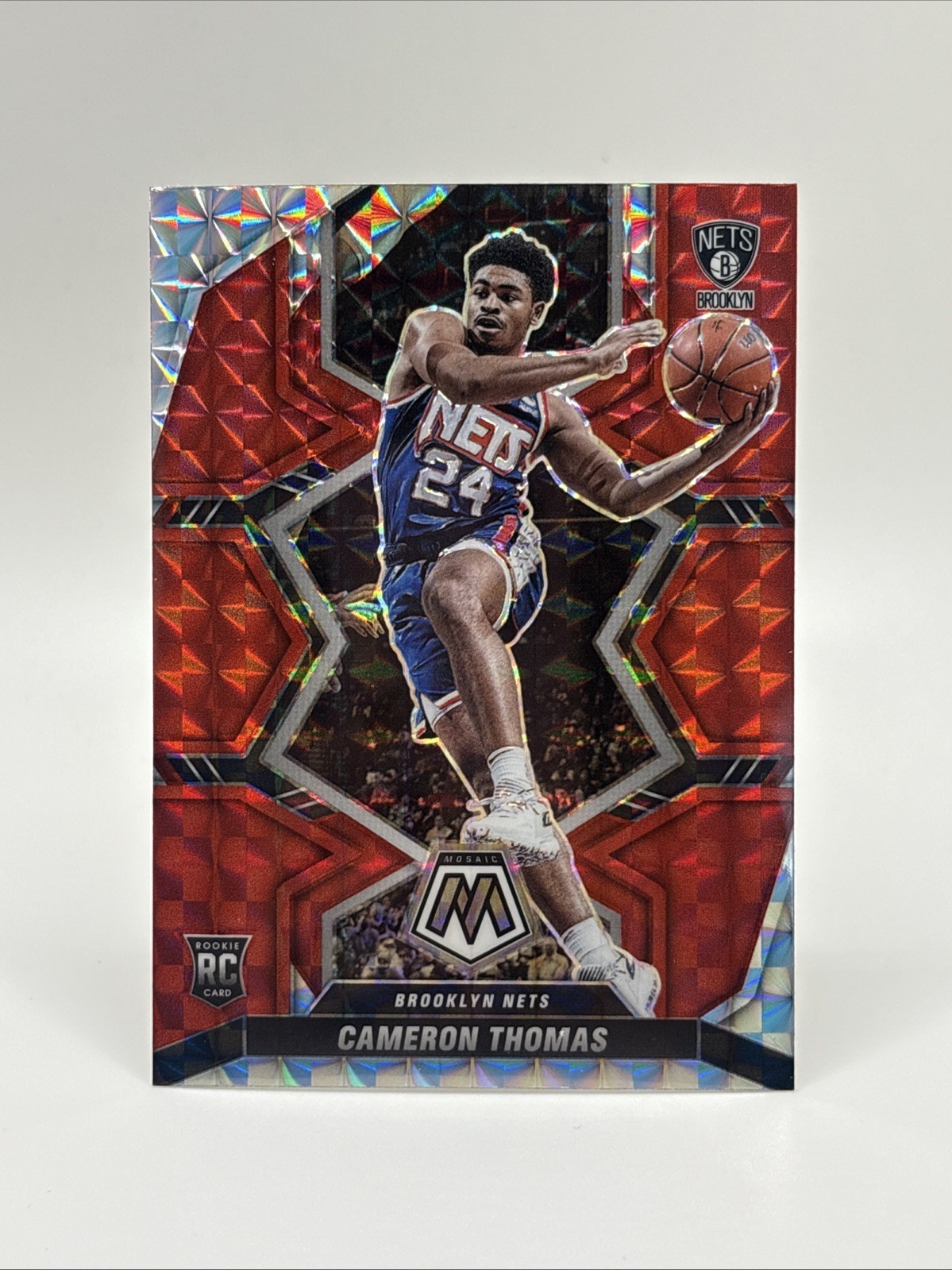 2021-22 Panini Mosaic - Rookies Cameron Thomas #215 Red Mosaic Prizm (RC)