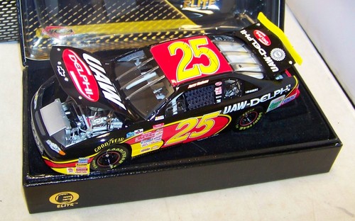 1:24 ACTION RCCA ELITE 2001 #25 UAW DELPHI JERRY NADEAU DOOR NUMBER #25/720 MIB - Picture 4 of 9