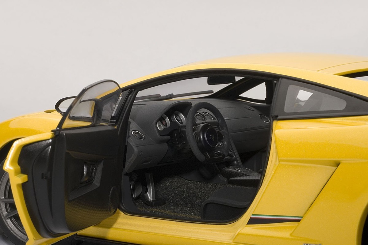 LAMBORGHINI GALLARDO LP570-4 SUPERLEGGERA YELLOW 1:18 AUTOart