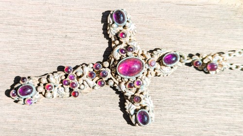 Außergewöhnliche alte Silberkette mit Kreuz-Anhänger und Amethyst-Steinen Gothic