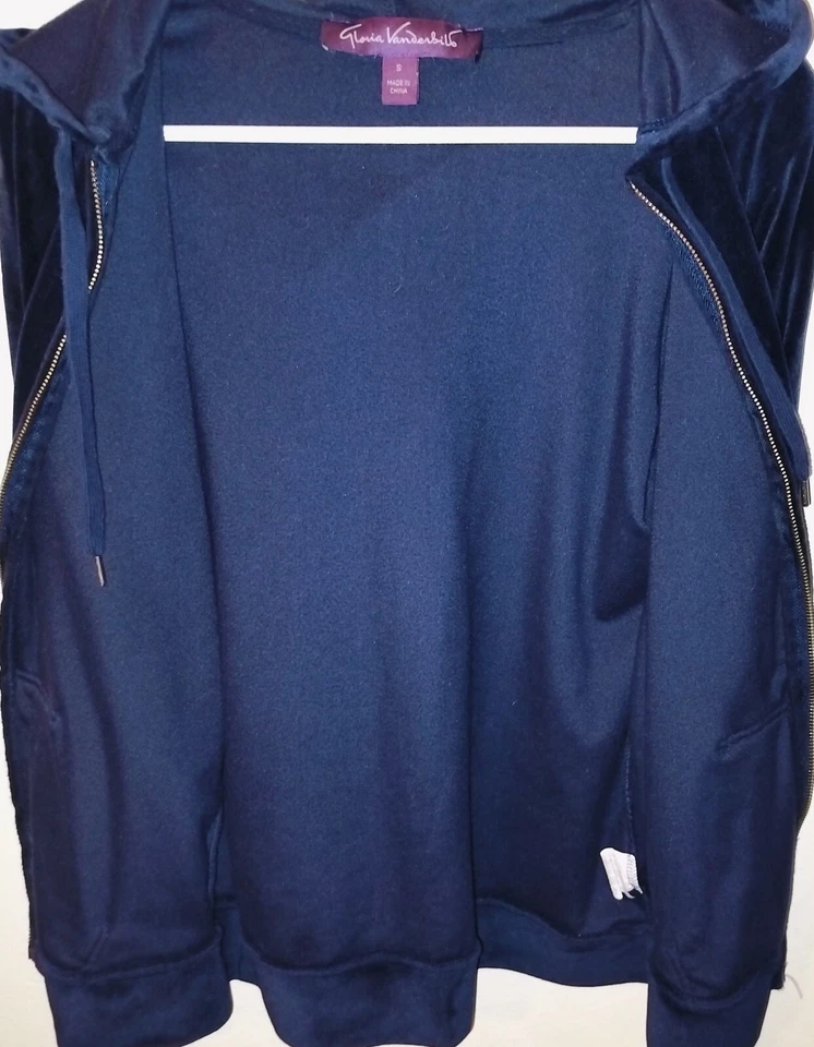 Conjunto de Moletom com Capuz (S) e Calças (XS) Gloria Vanderbilt Veludo Azul Zíper Completo Ótimo!  - Imagem 4 de 4