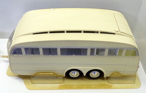 Norev 1/18 Scale 185724 - Simca Chambord & Caravan - Brown/Beige - Picture 6 of 8