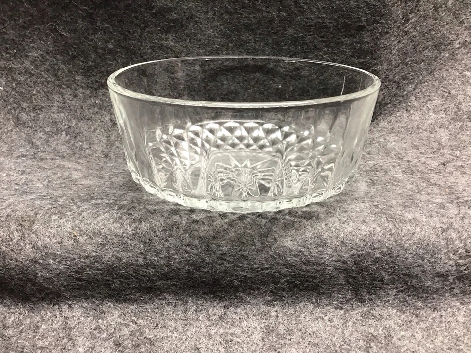 16 Vintage Diamond Point Arcoroc Glass Bowls Made In France All In Excellent - Image 4 of 4