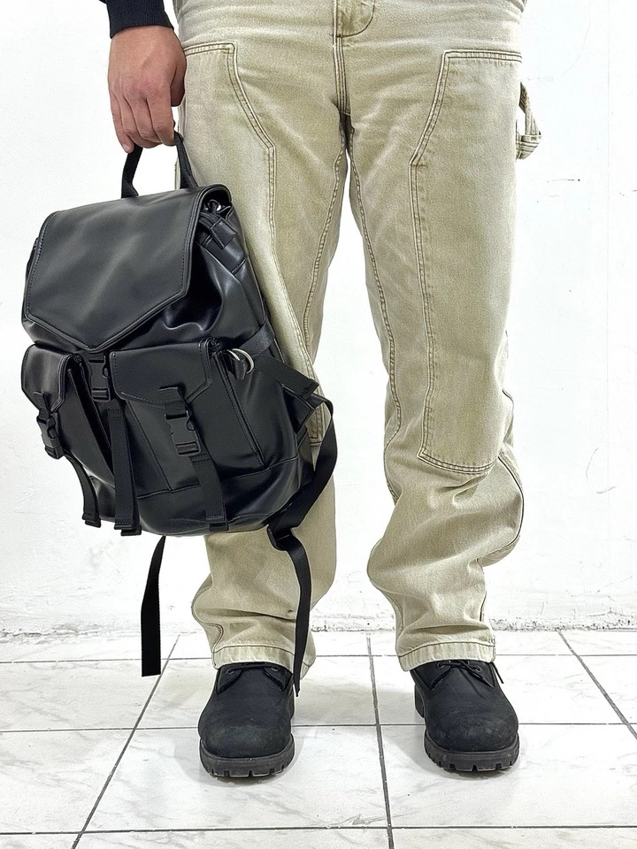 Zaino Elegante in Pelle Unisex Versatile e Resistente. Università Everday Lavoro - Immagine 3 di 4