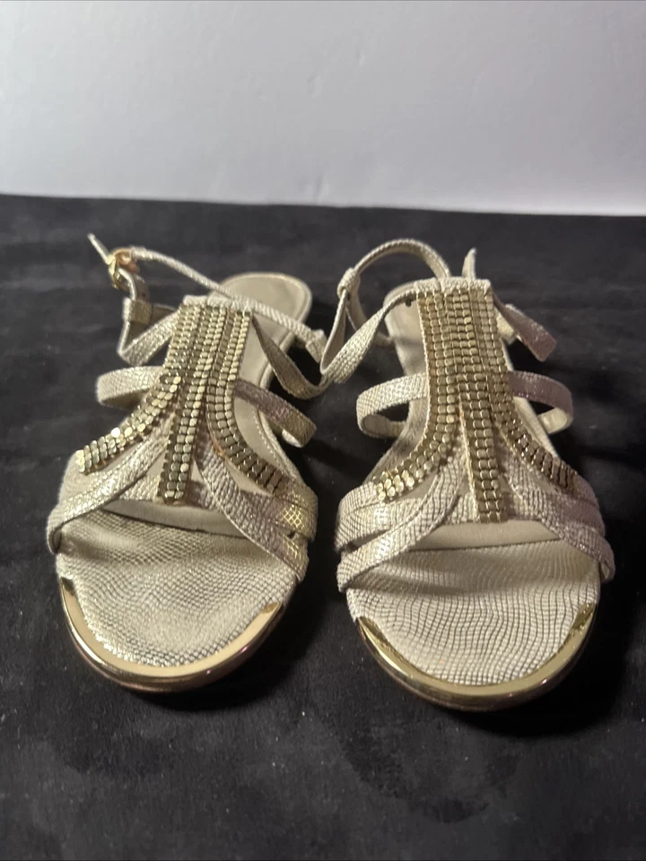 BANDOLINO 金属金色凉鞋 带金钉 尺寸 6 状况良好 鞋底 穿过 — 第 4/4 张图片