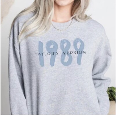 Taylor Swift 1989 Women's Size M Crewneck Sweatshirt - Blue for