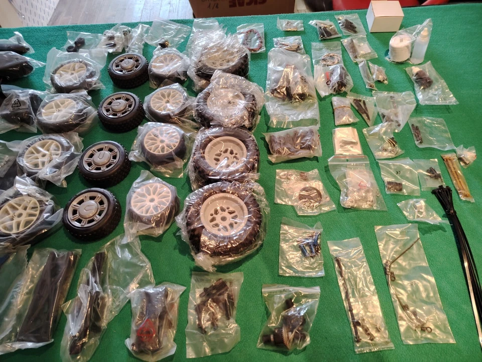 HUMMER H2 HOBBY WORK 1/8 FUORISTRADA DA ASSEMBLARE RARE - Immagine 4 di 4