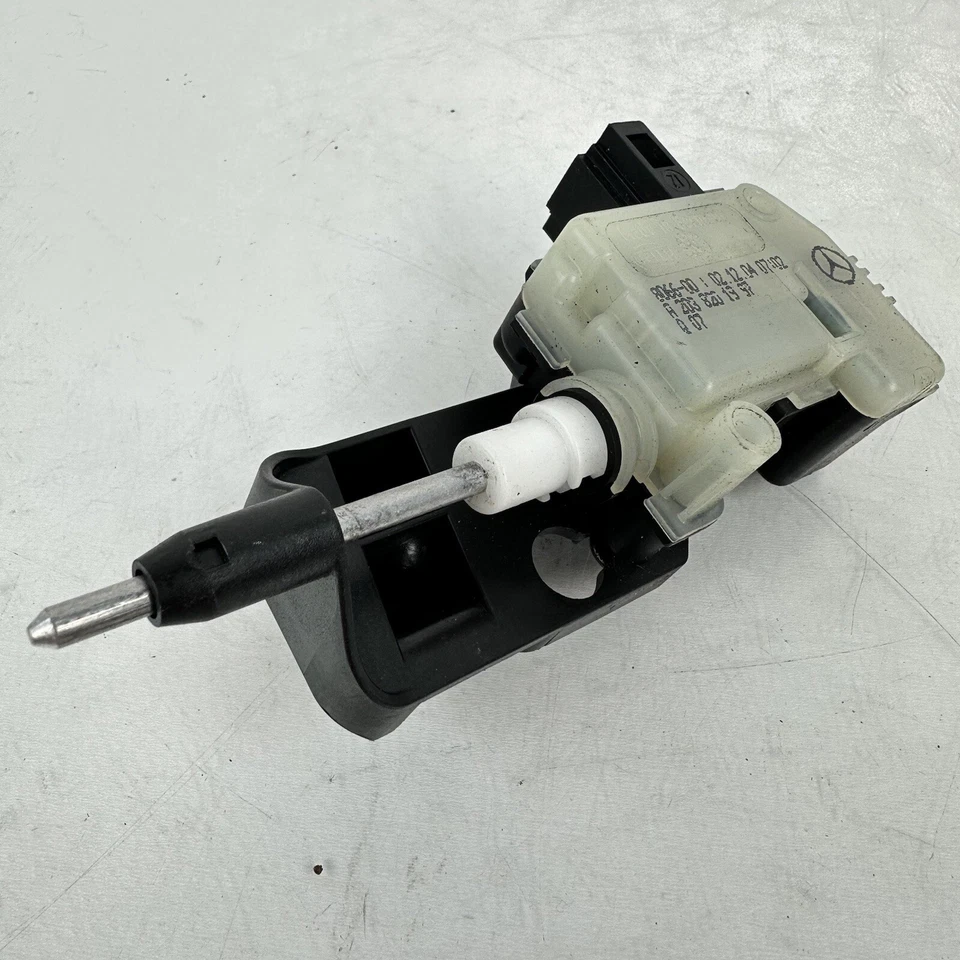 Actuador de bloqueo de puerta de combustible Mercedes Benz E320 2001 2002-2011 2038201997 OEM E824 Foto 4 de 4