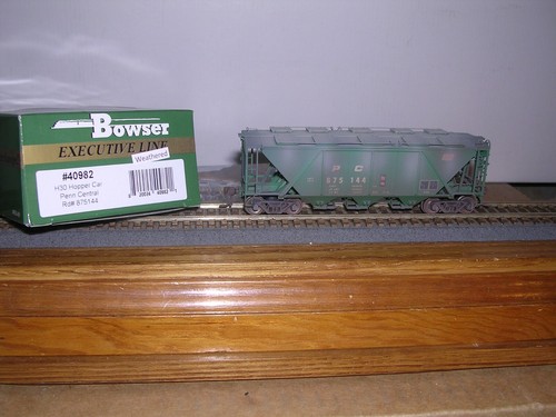 BOWSER #40982 Penn Central "Verde" H-30 3 bahías Cov.Hopper Car #875144 Weath. 1/87 | Zustand: New