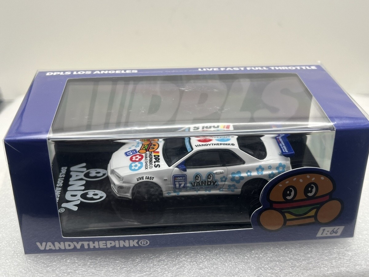 INNO64 Nissan Skyline R34 DPLS x Vandy The Pink ComplexCon Diecast