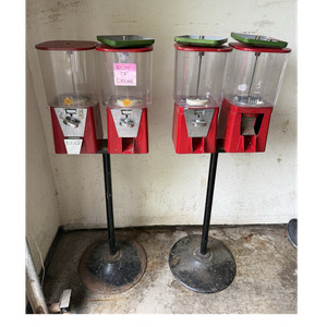 Oak 25¢ Candy Machine Lot of 4 Red Coin-Op Vending Machines w/ Floor Stands