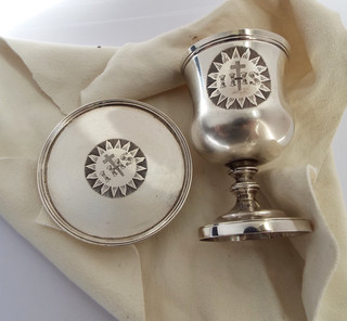 BEAUTIFUL ENGLISH ANTIQUE GEORGIAN 1833 SOLID STERLING SILVER HOLY COMMUNION SET