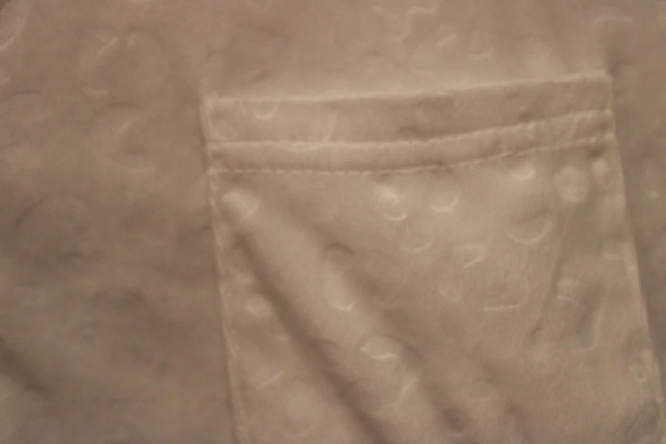 Conjunto de pijama feminino Nicole Miller veludo esmagado estampa de leopardo branco grande - Imagem 2 de 3