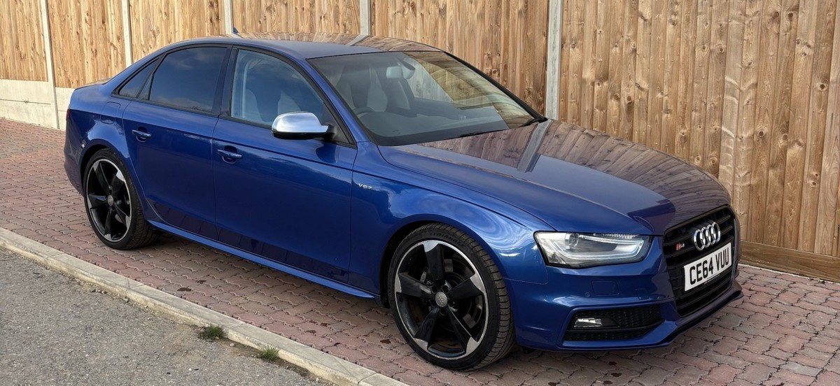Audi S4 Quattro black edition