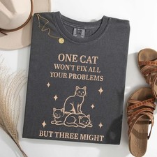 Funny Retro Three Cats Graphic T-Shirt for Cat Lovers