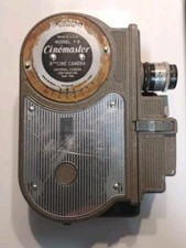VINTAGE CINEMASTER II G-8 8mm MOVIE CAMERA, UNIVAR .5" F2.5 LENS