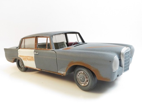 1:18 Revell Mercedes Benz 300 SE Heckflosse Scheunenfund B-239 - Bild 4 von 8