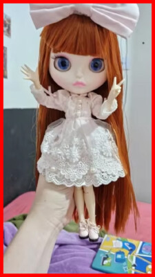 Blythe Puppe rot/braune Haare mit Bändern   weiße Haut verbunden Rouge Wangen 30CM