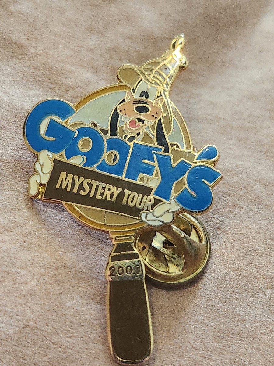 Disney COUNTDOWN 2000 BADGE　21種類 ディズニーストア 缶バッジ ミッキーマウス 2000年