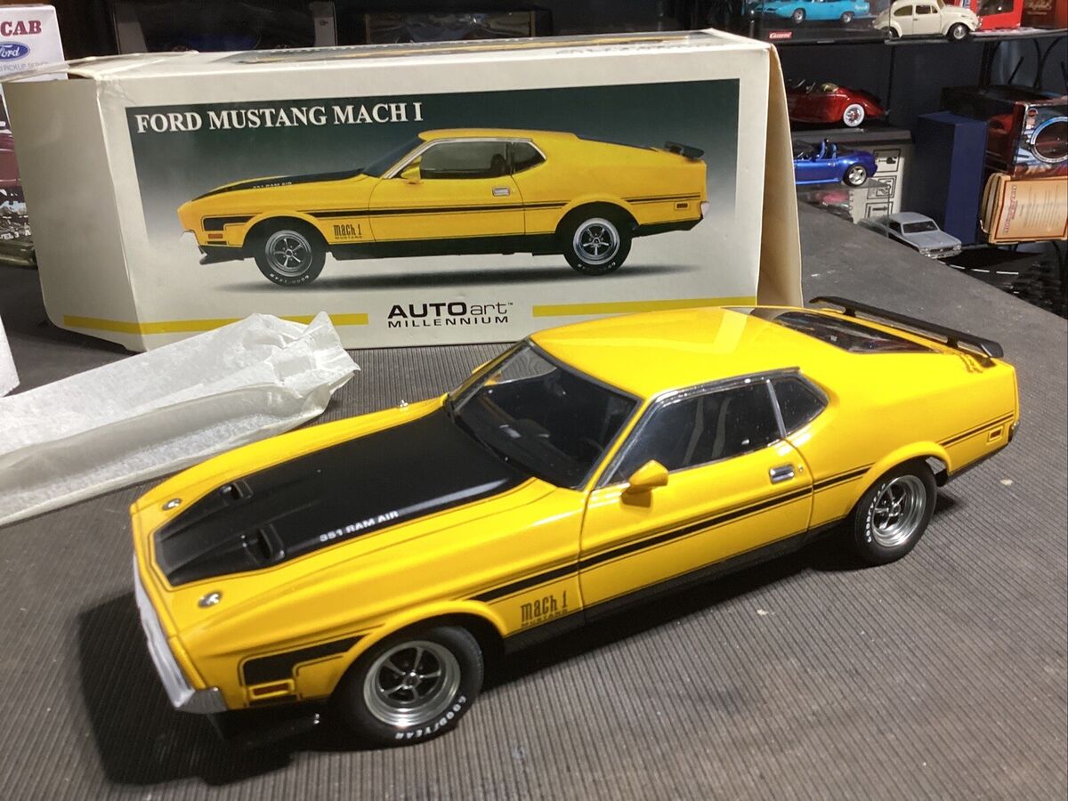 AUTOart 1:18 ScaleVintage 1971 Yellow Ford Mustang Mach 1 AUTOart 1:18 ScaleVintage 1971 Yellow Ford Mustang Mach 1