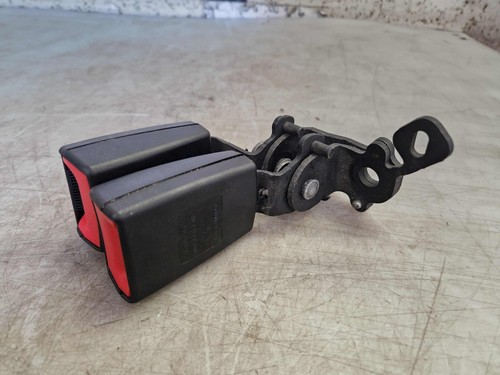 VW Golf VII 7 AU Gurtschloss Peitsche Links Hinten 8V0857739A 316956
