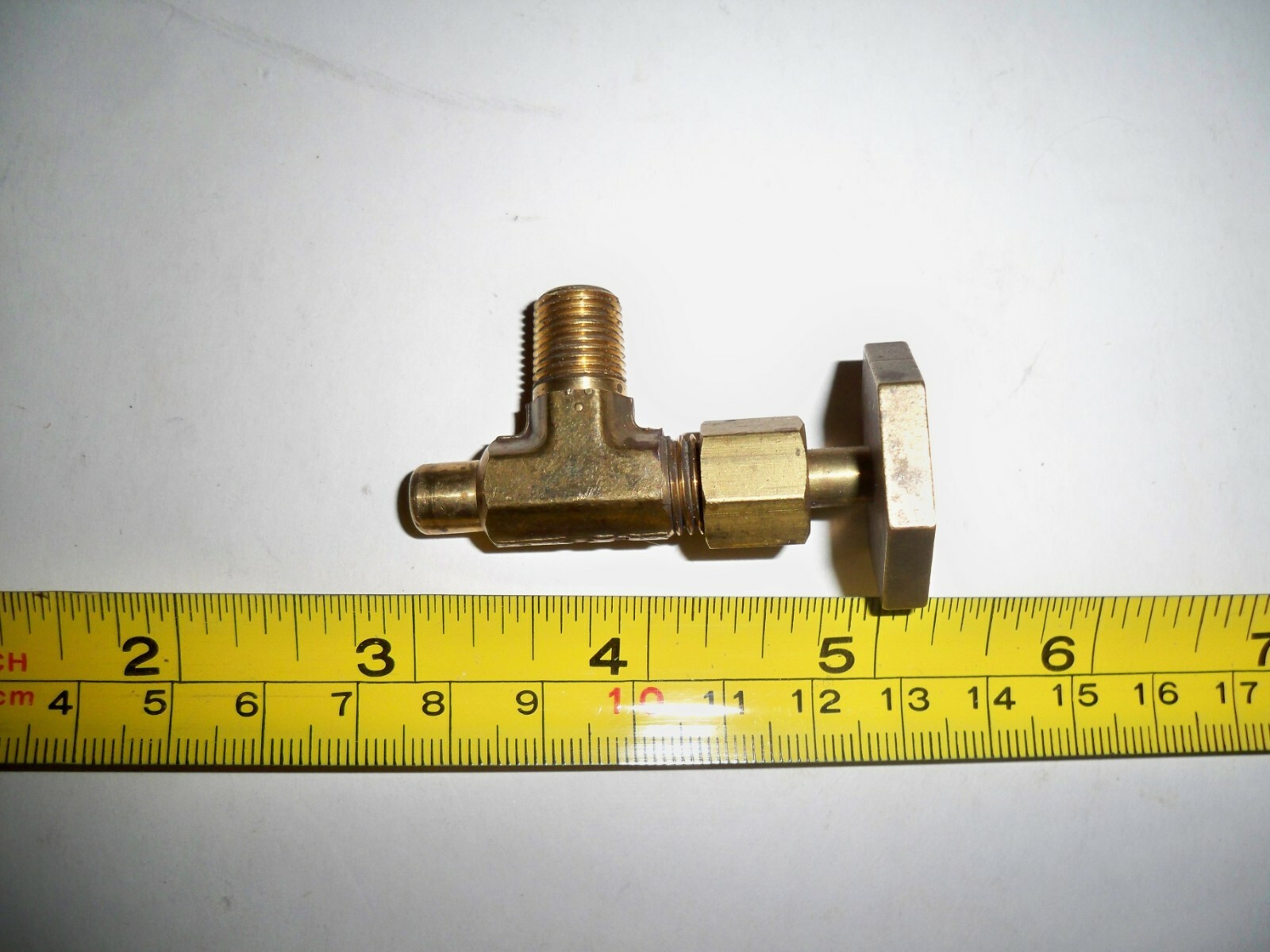 1/8 M NPT x .31" SLIPS INTO 3/8" OD COPPER TUBING SOLDER TYPE Brass ANGLE VALVE