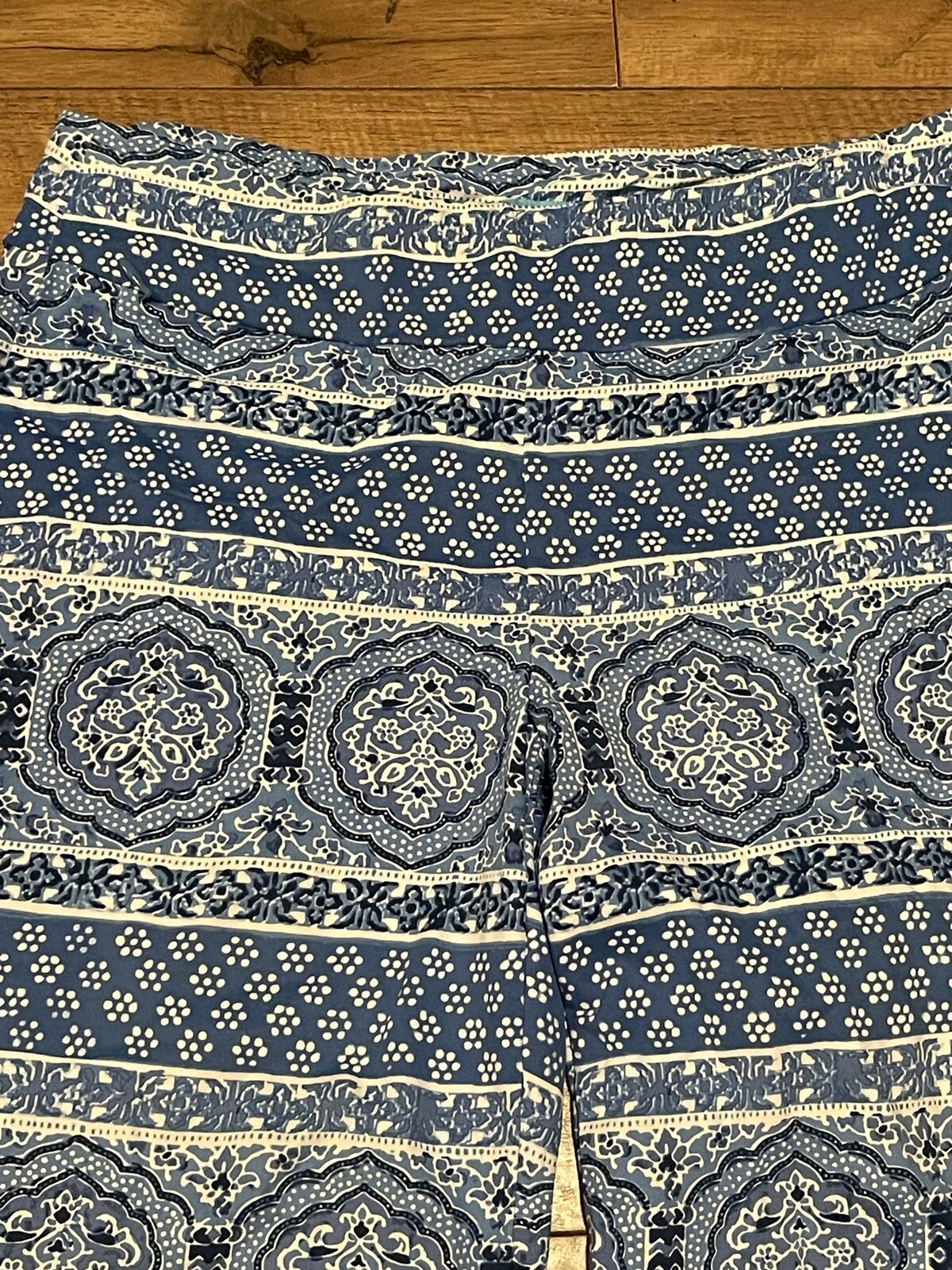 J. McLaughlin Beautiful MultiColor Blue Pants Leg… - image 2