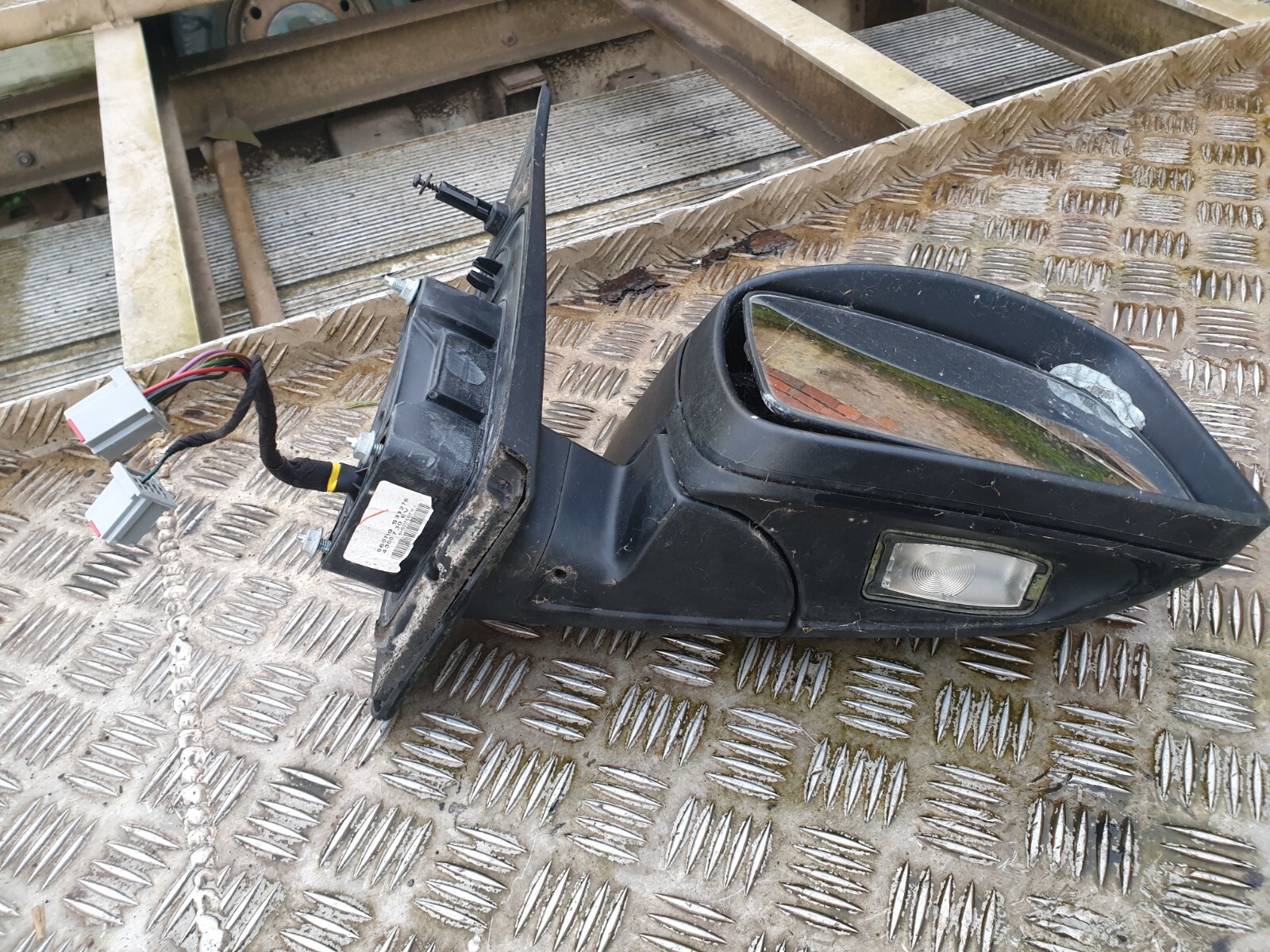 Land Rover Freelander 2 Wing Mirror Driver Side Powerfold Puddle Light