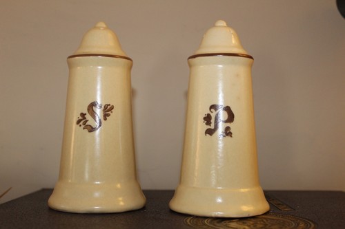 Vintage Set of Pfaltzgraff Village Pattern Stoneware Salt & Pepper Shakers - Picture 7 of 7