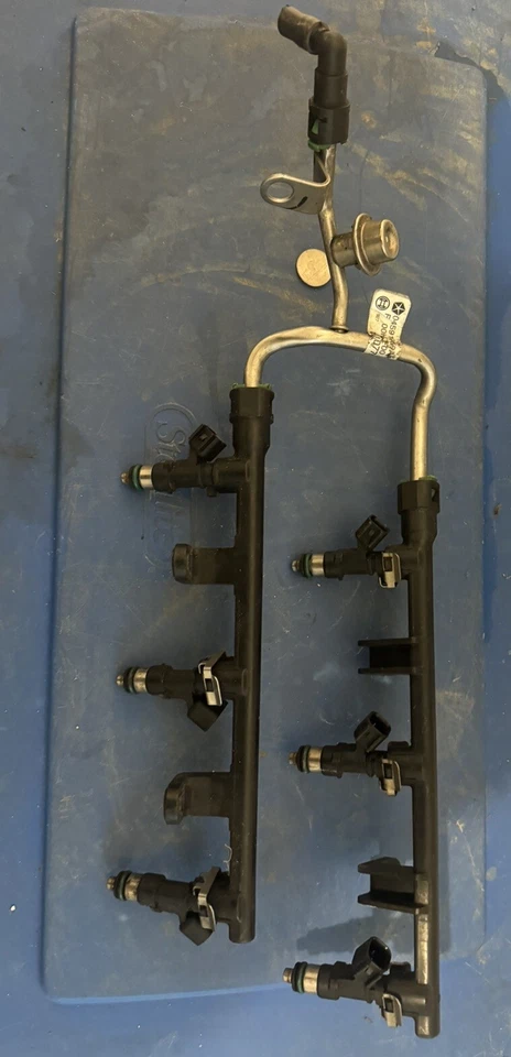 Juego de inyectores de combustible con riel para 05-15 Nissan Xterra 4.0 166007S000 4x4 Foto 4 de 4