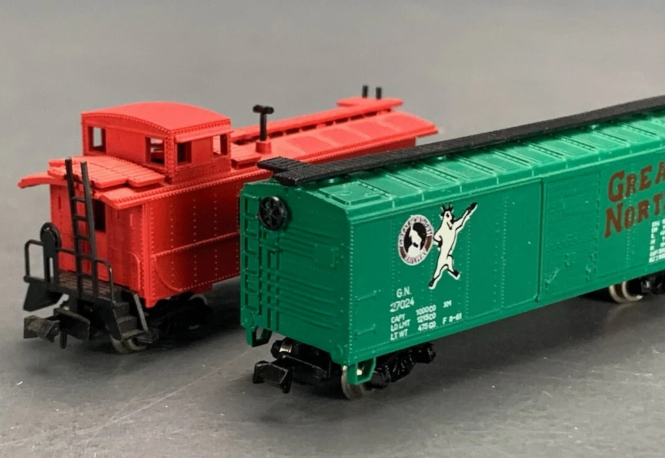 2X N Scale Life-Like Great Northern Caboose X602  & 40’ Boxcar #2702 N0310 TW - Image 4 of 4