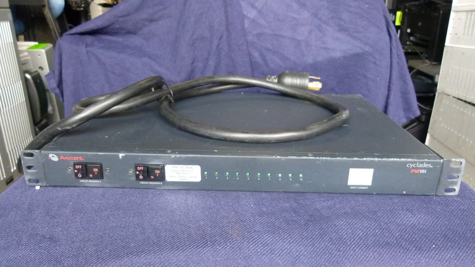 Unidad de distribución de energía Avocent Cyclades PM10i-30A PDU 10 salidas montable en rack Foto 2 de 4