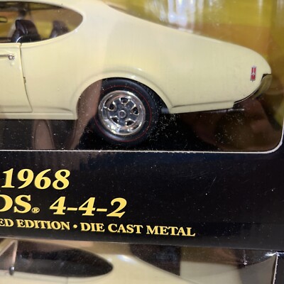 2)1968 Oldsmobile Cutlass 442 Yellow 1/18 American Muscle W/Tire