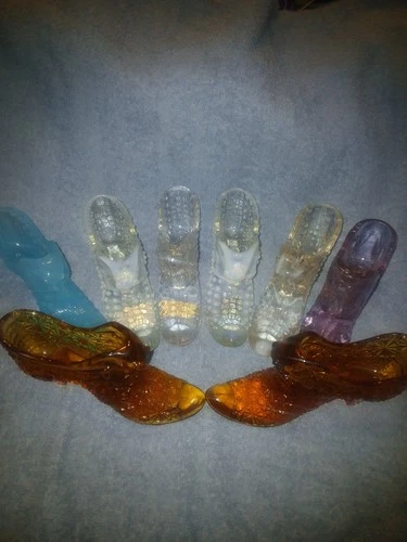 Fenton Shoe Lot Of Eight, Seven Cat Heads And One Pink Cabbage Rose