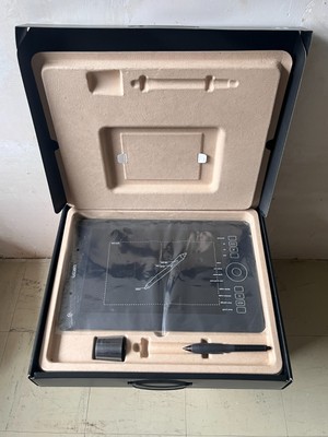 Wacom Intuos Pro Medium Grafiktablett - Schwarz (PTH-660-S)