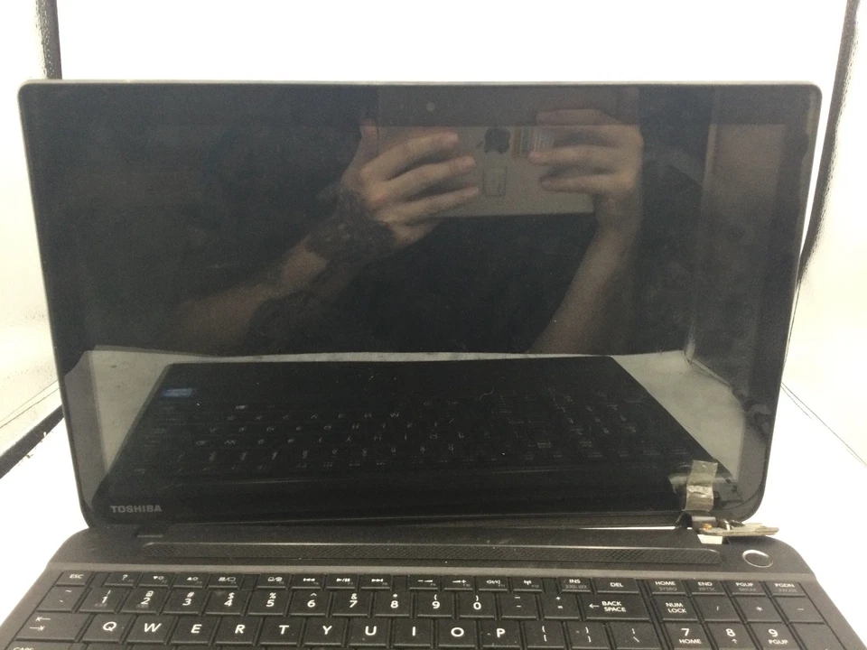 Toshiba Satellite C55T-A5278 15" Laptop Intel Core i3 5th Gen.- NO POWER -BB - Image 2 of 4