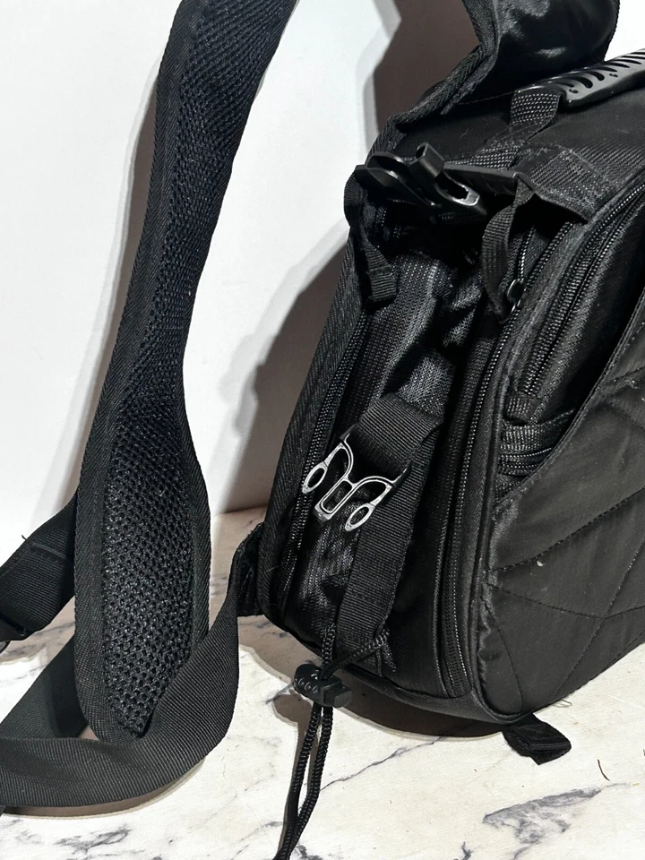 CADeN K2 Triangle CrossbodyDSLR Splashproof Nylon Camera Bag - Image 3 of 4