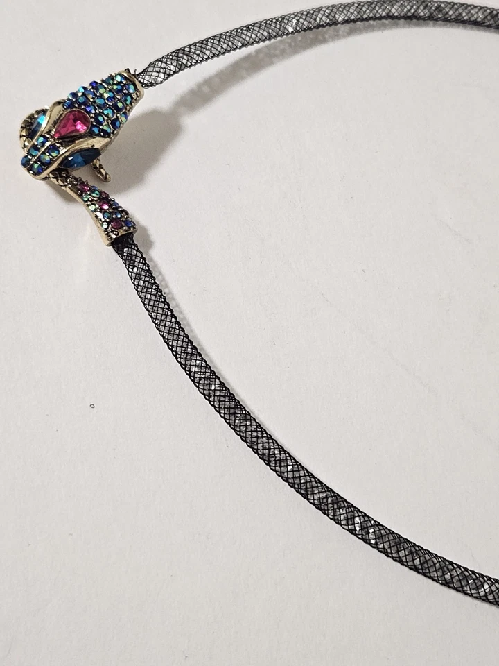 Pulseira de cabeça de cobra com incrustações de pedra  - Imagem 2 de 4