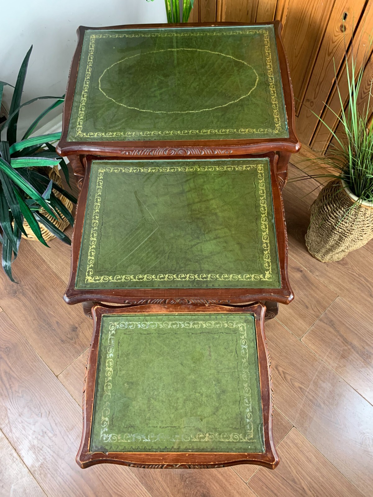 VINTAGE VICTORIAN STYLE NEST OF THREE MAHOGANY & GREEN LEATHER TOP