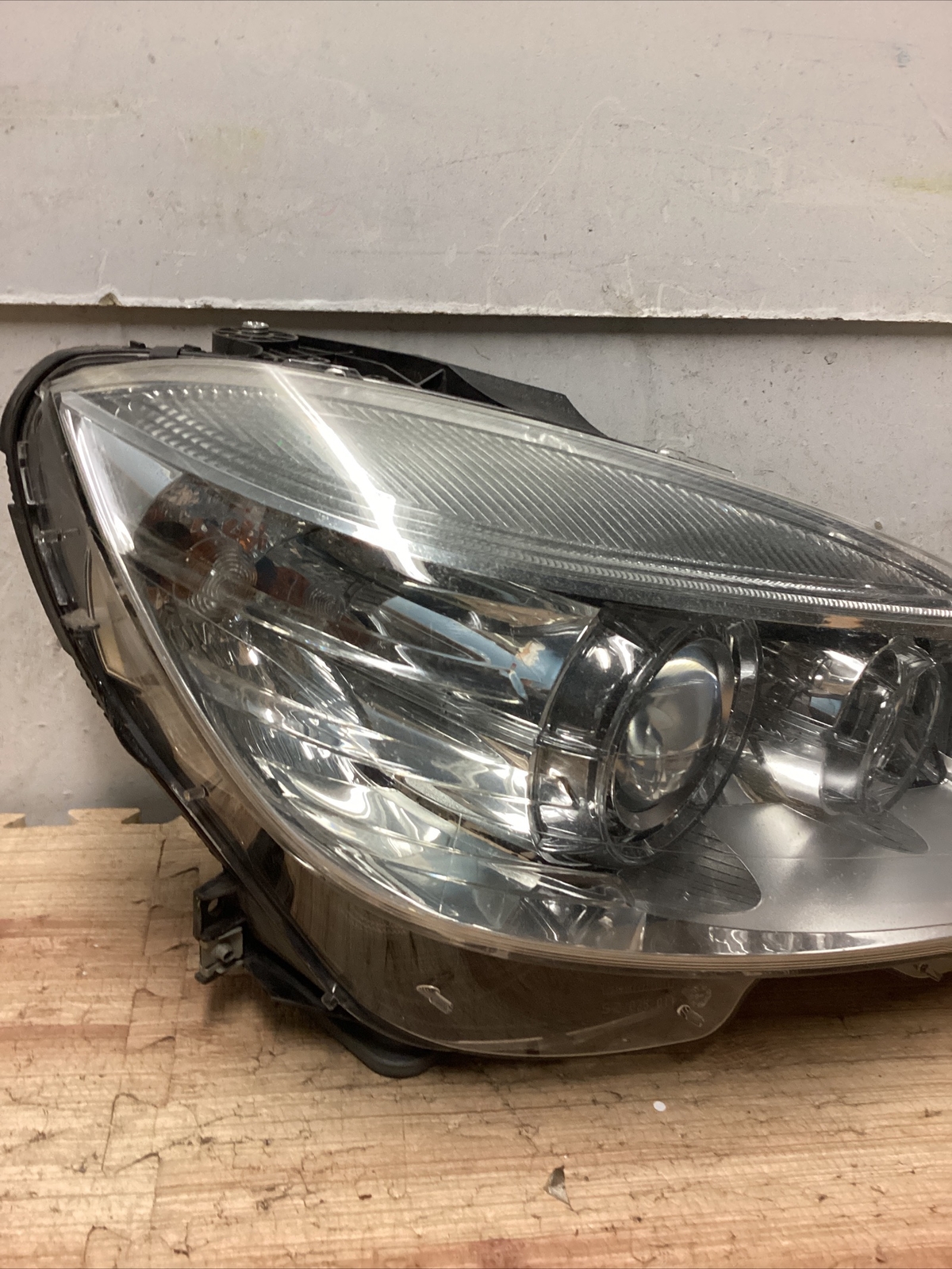 2008 to 2011 MERCEDES C-class W204 C350 Right Passenger Headlight