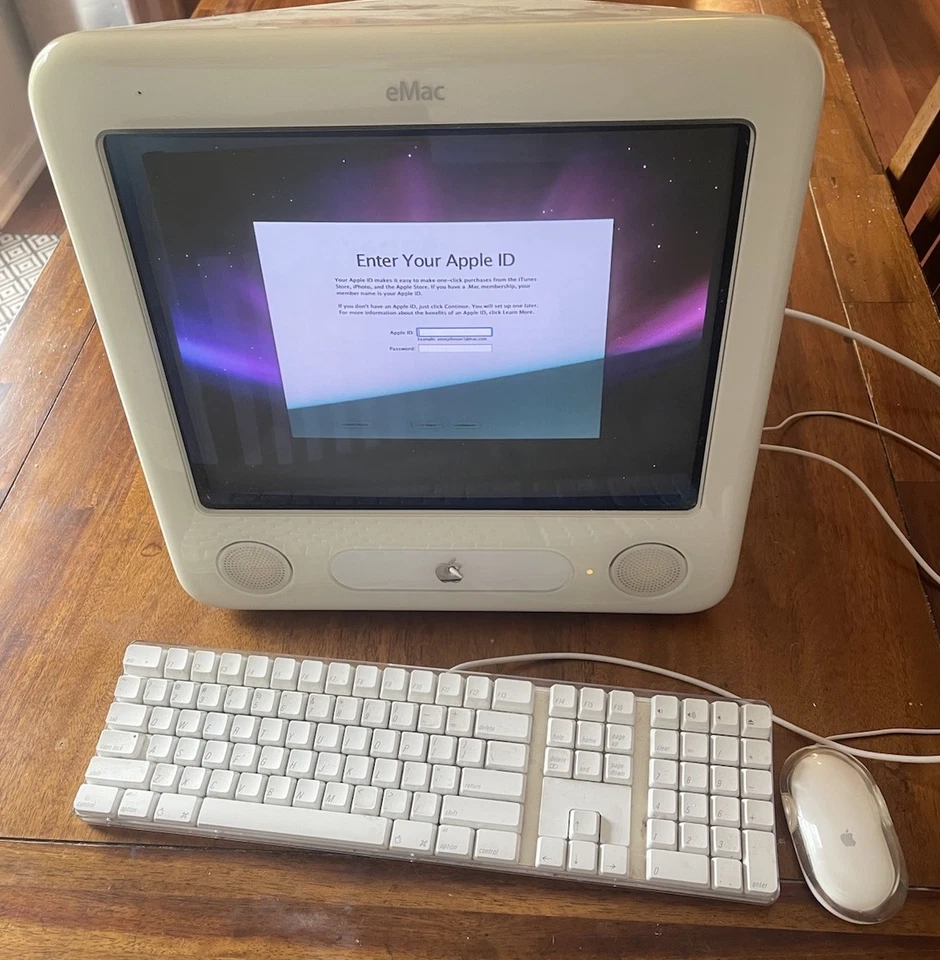 Apple eMac All In One Computer A1002 w/Mouse Keyboard 1GHz G4 640MB RAM 40GB HDD - Image 2 of 4
