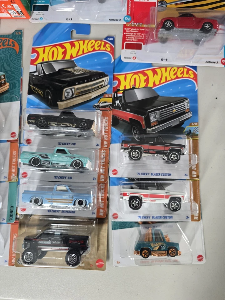 Lote de 22 camionetas Chevy Hot Wheels Silverado, C10, Blazers y más. 3 Premium Foto 4 de 4