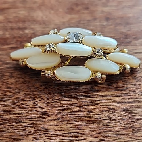 Vintage MOP Pin/Brooch Gold-tone 3D Stacked Oval Rhinestones Stunning - Picture 4 of 8