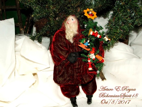 FIGURA COLECCIONABLE DE ARTE POPULAR PRIMITIVO de Arturo E. Reyna de Santa 9'' ESTILO VICTORIANO - Imagen 10 de 12