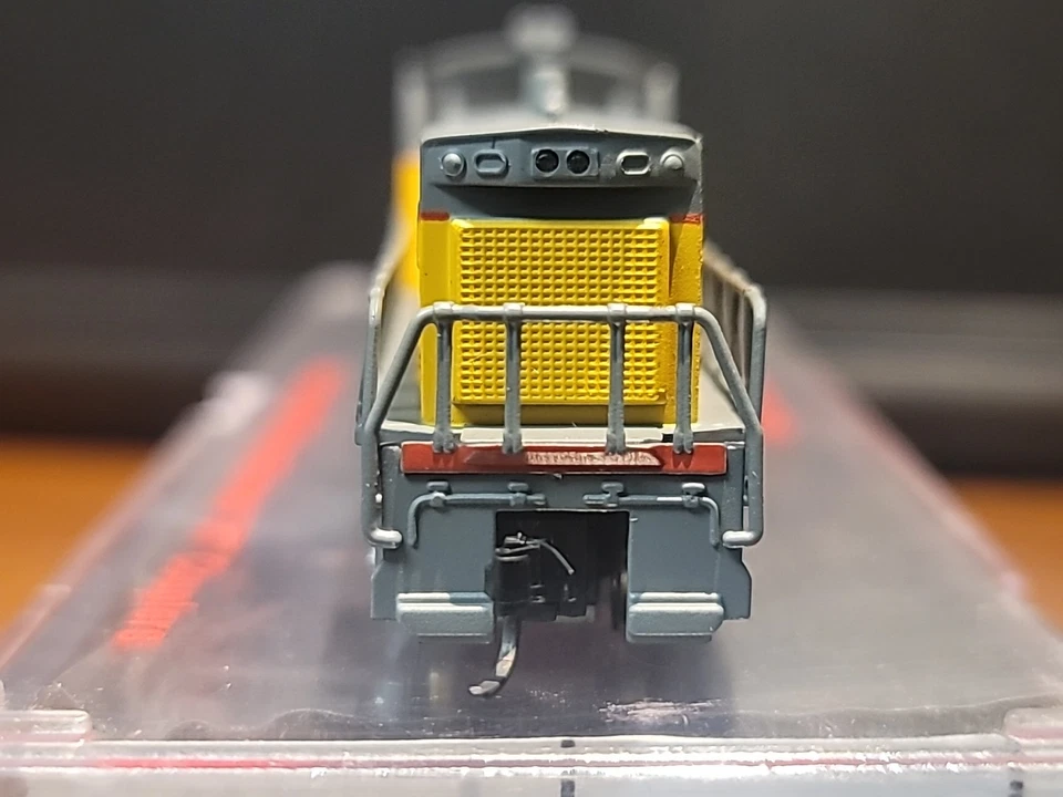 Con-Cor 0001-002303 MP15 EMD 1004 of the Union Pacific - Image 4 of 4