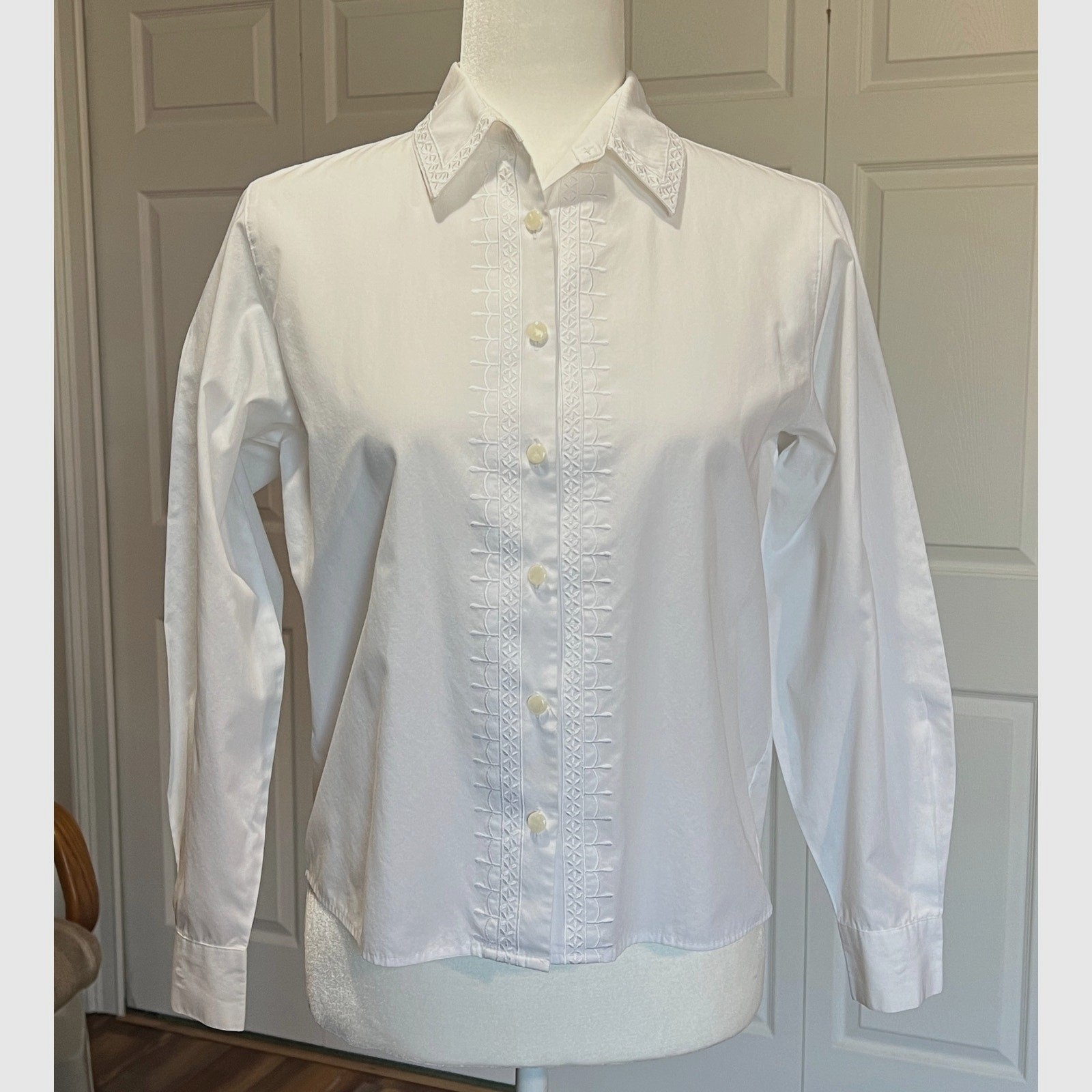 SAINT LAURENT Blusa top Yves St Clair taglia 4P bianca ricamata con bottoni davanti maniche lunghe