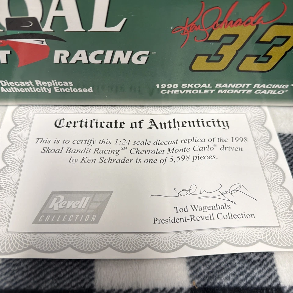1998 Ken Schrader #33 Skoal Bandit 1:24 Revell Club Diecast 1 of 5,598 MIB COA - Image 2 of 4